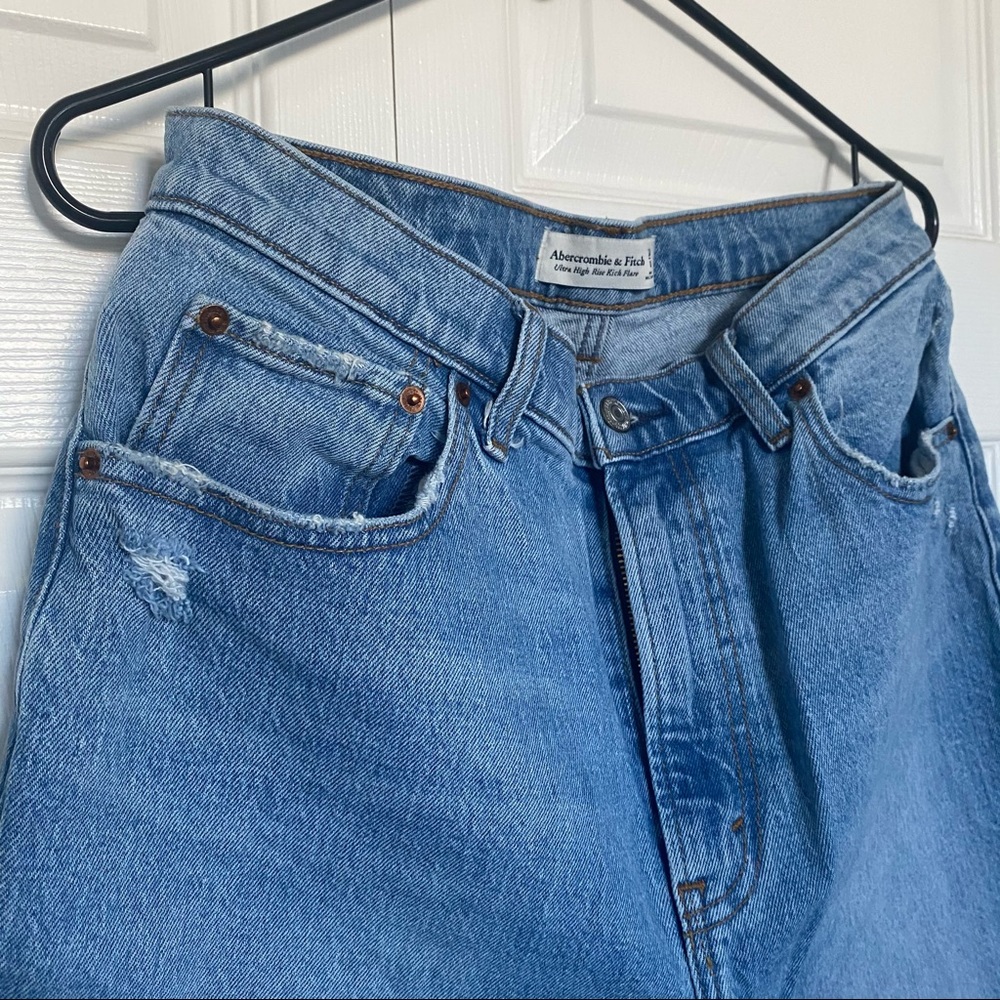 NWOT A&F Ultra High-Rise Kick Flare Jeans